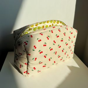 Kosmetyczka klocek w wisienki