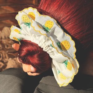 haftowane scrunchie w ananasy